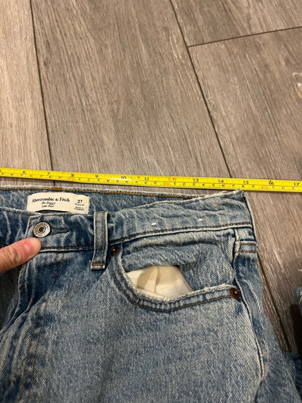 Abercrombie & Fitch the Baggy Low Rise Size 27 Light Wash - Picture 6 of 7